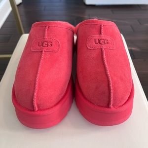 UGG women’s platform slipper